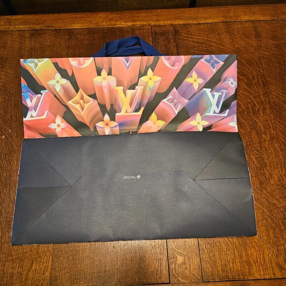 Large Louis Vuitton Christmas 2019 Shopping Tote - Picture 2 of 6